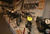 In het Husqvarna-museum kwamen we ook een ganse serie wegrace-motoren tegen. 