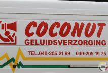 De firma Coconut plaatste de luidsprekers. 